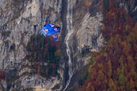 Wingsuit Foil Bild 4 (c) Joerg Mitter Red Bull Content Pool..jpg