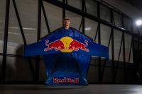 Wingsuit Foil Bild 5 (c) Joerg Mitter Red Bull Content Pool..jpg