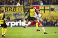 Dan Axel Zagadou (Dortmund) und Hee Chan Hwang (RBS) (c) GEPA pictures Mandl .jpg